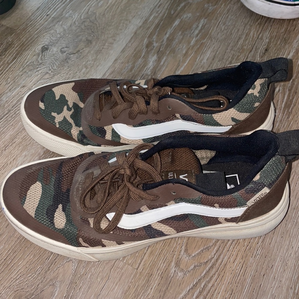 Vans ultra range size 8.5 women 7 men